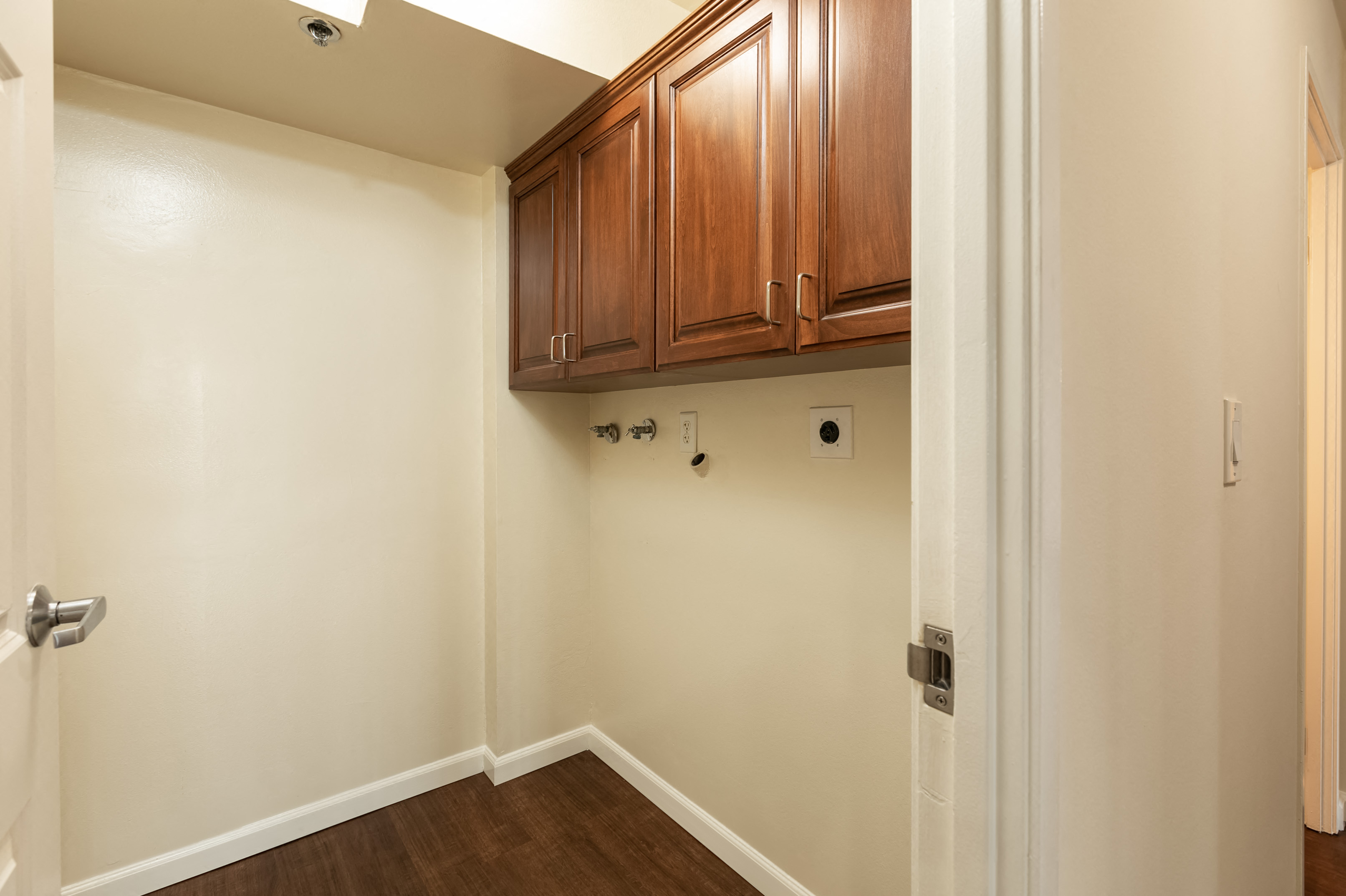 Sterling International Towers Apartments, 10390 Wilshire Blvd., Los